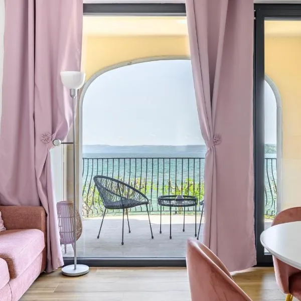 Casa Vacanze Maddalena - Palazzetto sul lago - Diamante Rosa, מלון במרתה