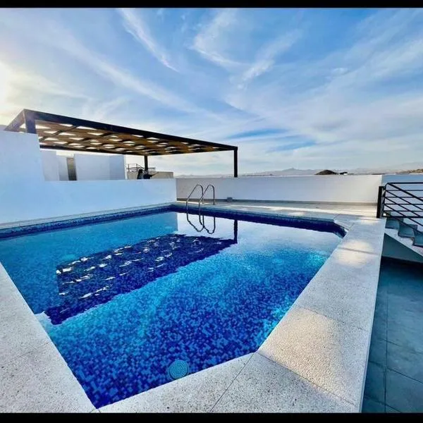 Oceanview Condo / Rooftop pool, hotel in Cabo San Lucas