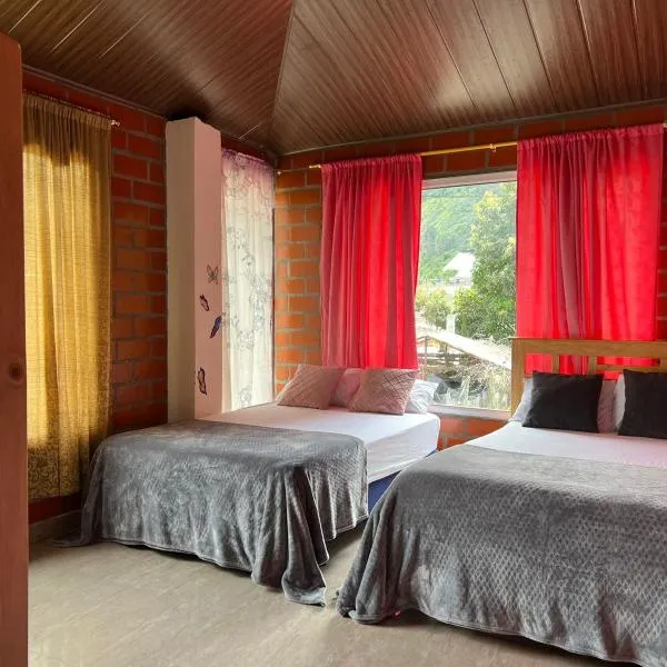 Holiday House - 3 Bedroom 3 Bathroom, hotel v destinaci Baños