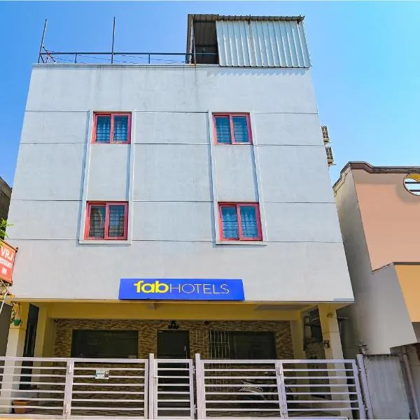 FabHotel VRJ Residency - 500M from Chennai Trade Center, hotel in Chennai