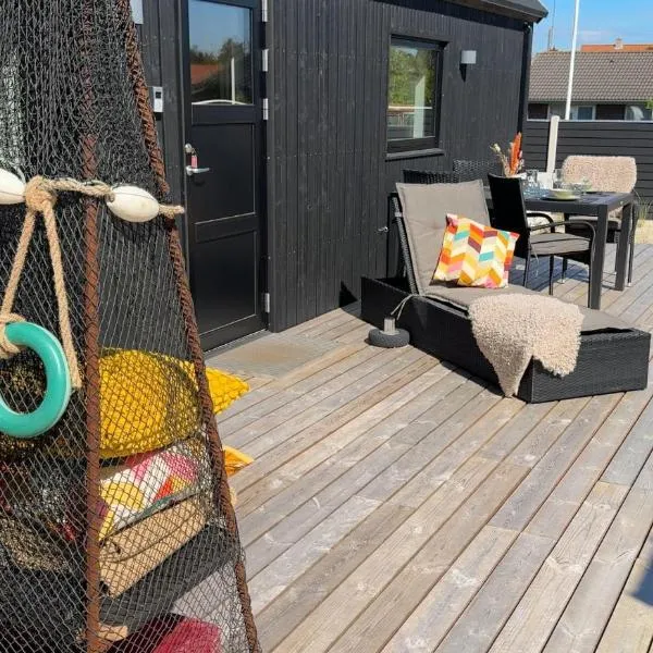 Esehytter Luxury Holiday Home near Beach, hotel in Nymindegab