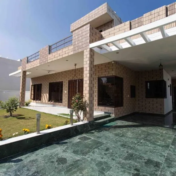 The Lawn House : 3BHK Furnished Villa with Lawn, hotell sihtkohas Amritsar