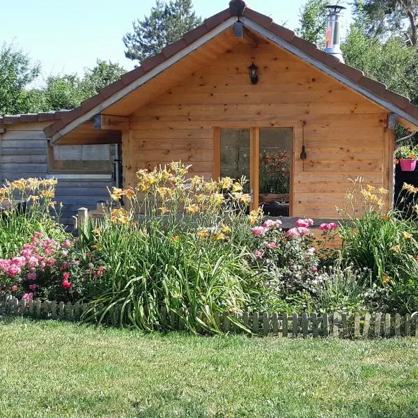 Chambres d'hôtes Sous les chênes โรงแรมในGondenans-Montby