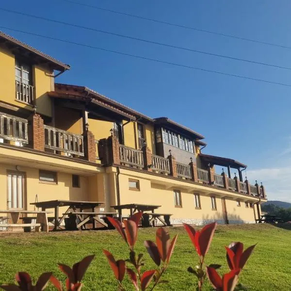 Complejo turístico Las Mimosas del Nalon、La Arenaのホテル