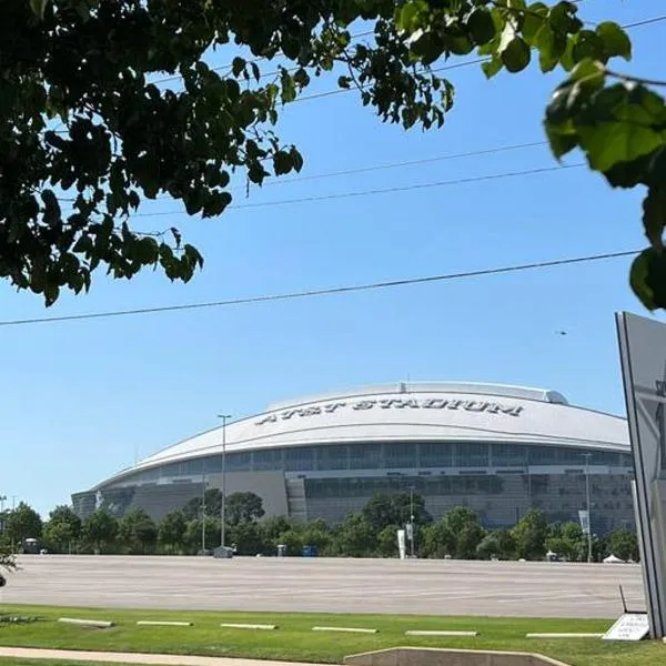 Lovely 2-bedroom condo next to AT&T Stadium, hotel in Arlington