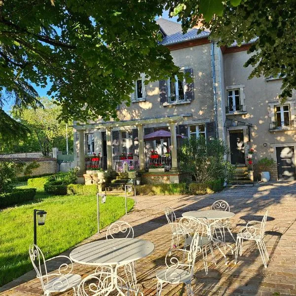 Chambres d'Hôtes de luxe Côté Parc-Côté Jardin avec parking privé gratuit, hôtel à Nevers
