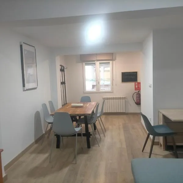 PIso recién reformado y espacioso, hôtel à Haro