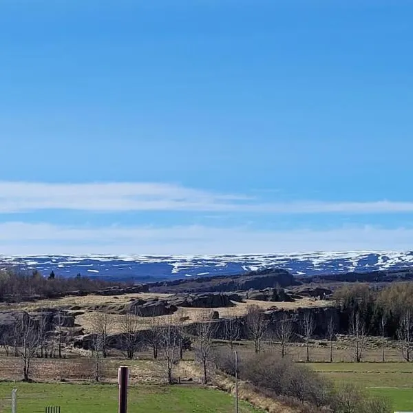 Bright appartment, hotel din Egilsstaðir