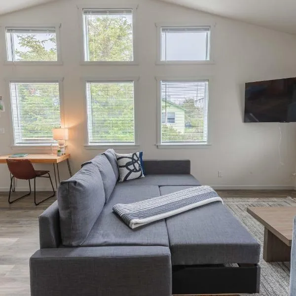 #StayinMyDistrict Oceanview Studio Loft, Hotel in Port Orford