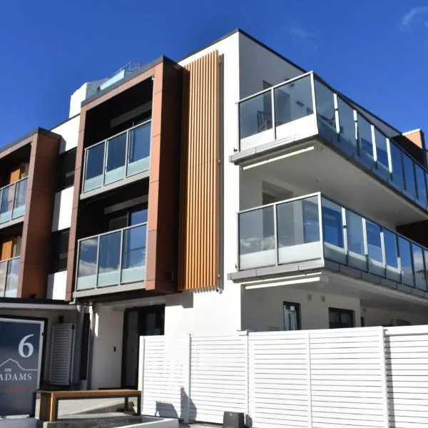 6 on Adams, hotel v destinaci Mount Maunganui