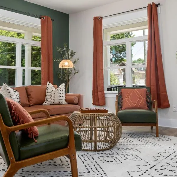 Brand New 4bd - Modern - Prime Location - Spacious, Hotel in Raleigh