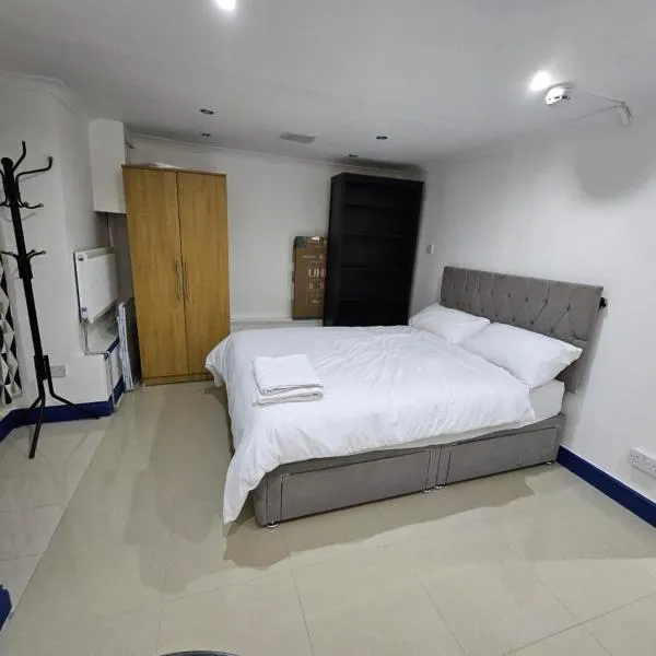 Savers Apartment Close to Emirates Stadium!, hotel in London