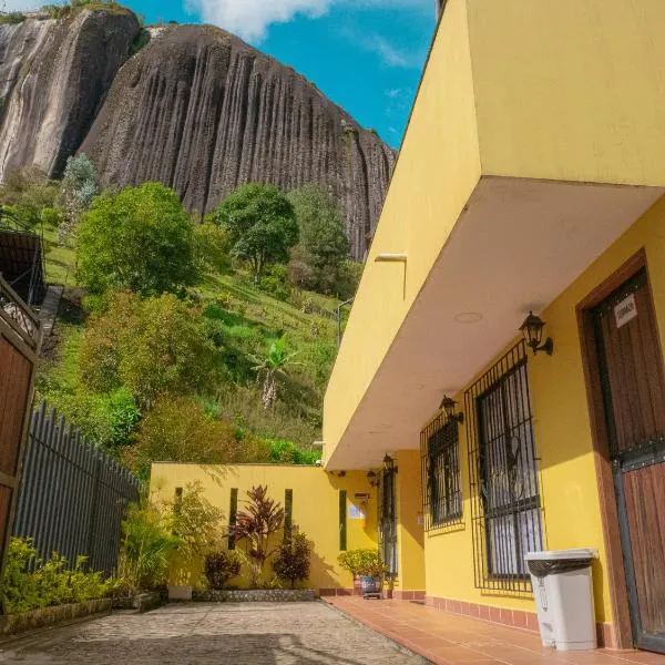 Hermosa casa de campo en GUATAPÉ, hotelli kohteessa Guatapé