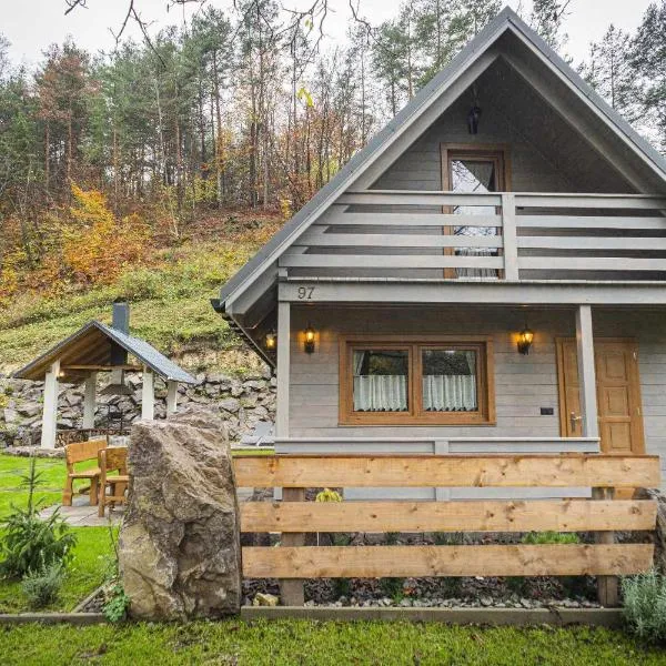 Chata pod hradom 2, hotel Uhrovské Podhradie városában