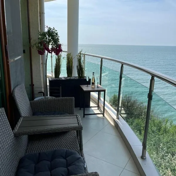 Golf Coast Boutique Studio with sea view, hotel din Topola