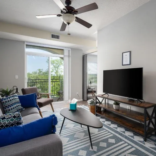 HUGE New Apartment, Free Parking, Near Mayo!, Hotel in Rochester