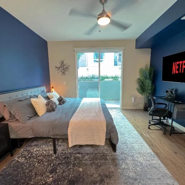 Cozy Home in LA - Free Parking 10 Min to Cedars, hotel in Los Angeles