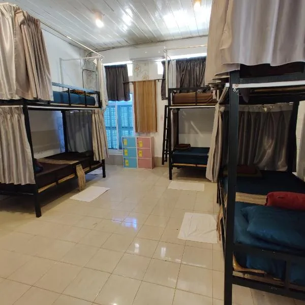 Via Hostel Pakse, hotel di Pakse