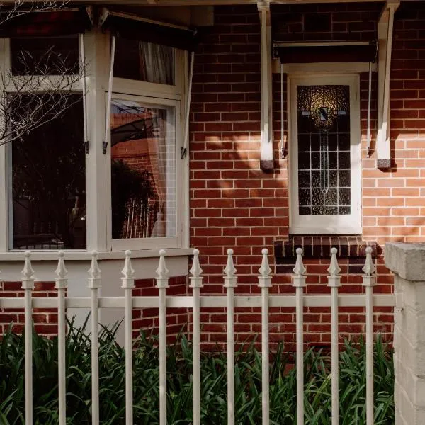 1920s Home in Incredible Location - Wirramulla, Hotel in Victor Harbor