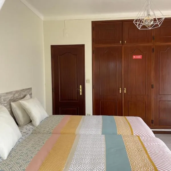 Quinta das Palmeiras - Casa no Campo com Piscina, hôtel à Pegões