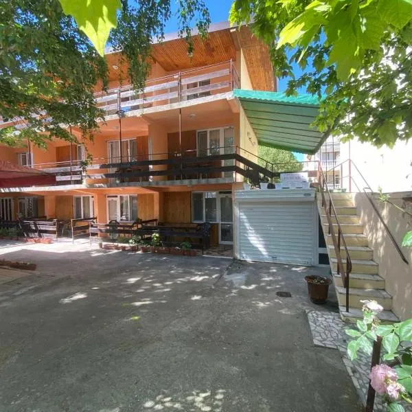 Family Hotel Yulian, hotel in Kranevo