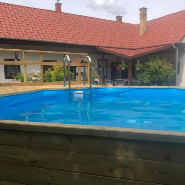 Tornácos Vendégház Kápolnásnyék, hotell sihtkohas Kápolnásnyék