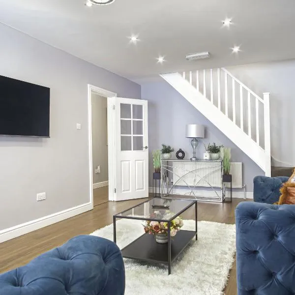 Luxe 5 Bed Bungalow In Snodland, Medway, Kent, hotel in Kent