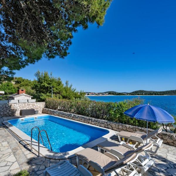 Amazing Home In Rogoznica With Jacuzzi