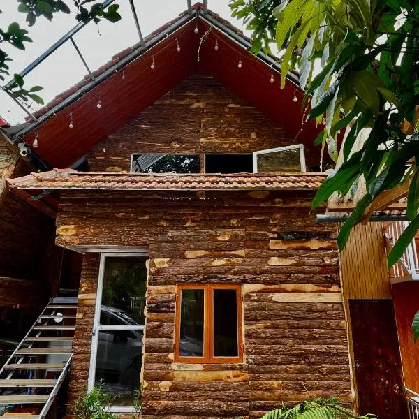 1996 Homestay Măng Đen, ξενοδοχείο σε Kon Von Kla