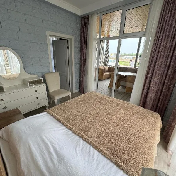 Уютный коттедж "PARIS", 30м от пляжа! 3 спальни, терраса и летняя кухня!, hotel v destinaci Chok-Tal