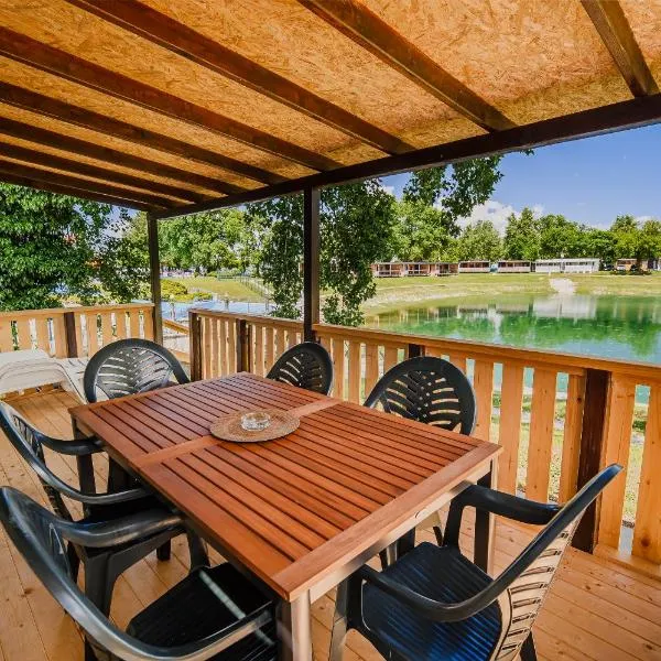 Lake View Mobile Homes with Thermal Riviera Tickets in Terme Čatež, hotel in Čatež ob Savi