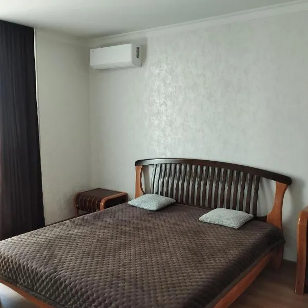 VIP квартира ЖК Київ Скай Рівненська, 4, hotel in Luts'k