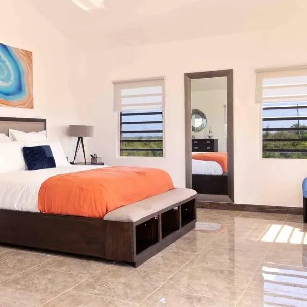 Thrush Nest View Studio Apartment, hotel in The Valley