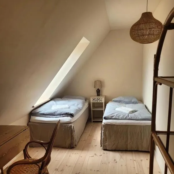 Atma Guesthouse - cozy and simple farmhouse bed & breakfast, hotel in Marstal