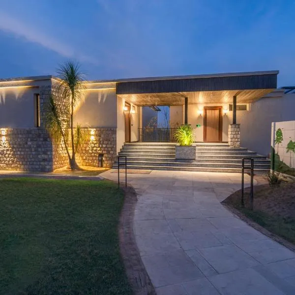 The Golden Tusk By Ivory Destinations, hotel in Rāmnagar