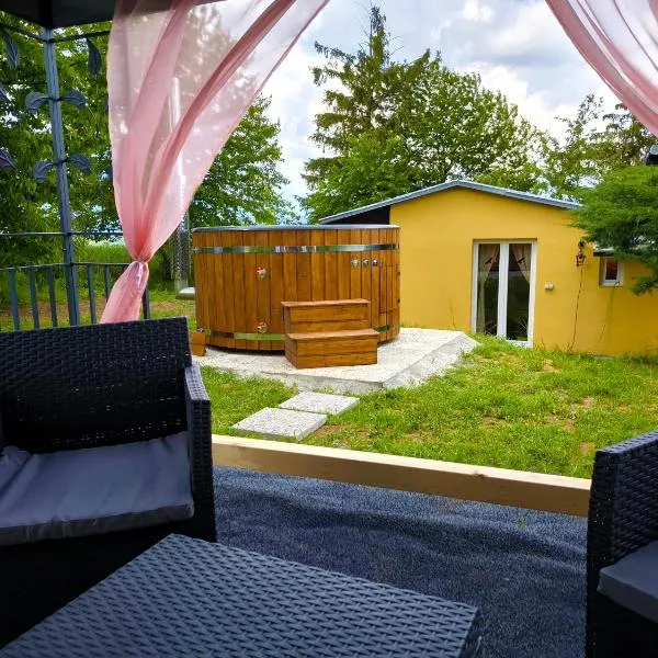 Ranch 66 - Zlatokopecká chata Arizona ve stylu Divokého Západu s koupacím sudem, ξενοδοχείο σε Tršice