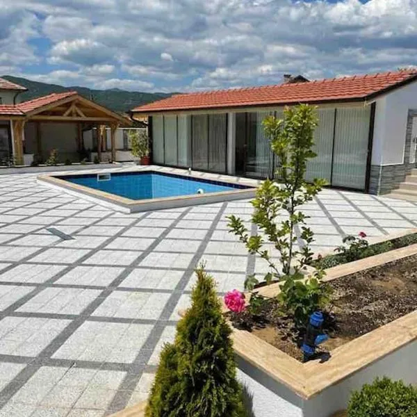 Boris House 5 bed Villa & Private Pool, hotel v destinaci Strumyani