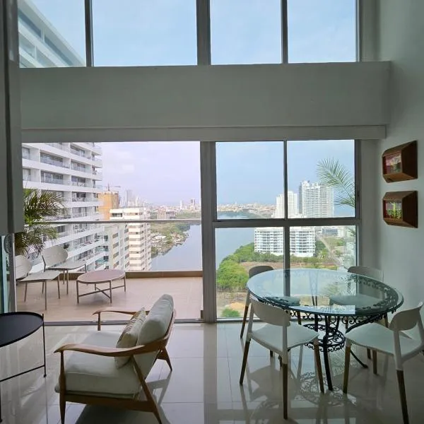 Duplex de Lujo nuevo con vista increible al centro y la playa, hotel in Cartagena de Indias