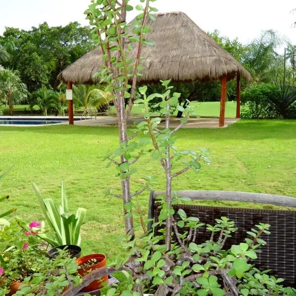 B&B Mom's House, hotel in Puerto Aventuras