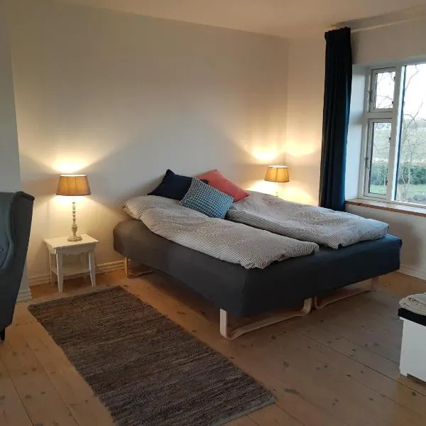 Mols Bed & Breakfast, hotel en Knebel