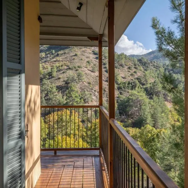 Casa Oliva Guesthouse, hotel en Tris Elies