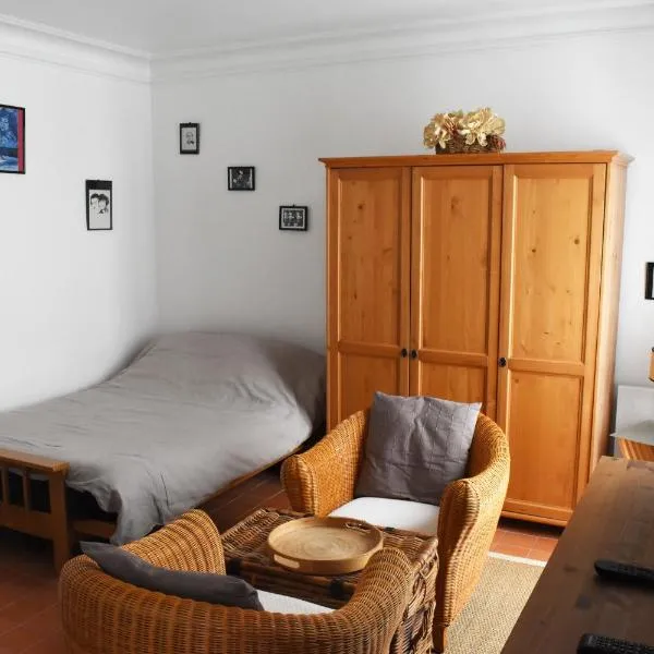 Charmant studio à Montmartre, hotel i Paris