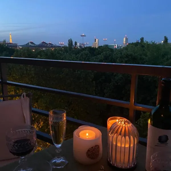 3 bedrooms with Tour Eiffel view, ξενοδοχείο στο Issy-les-Moulineaux