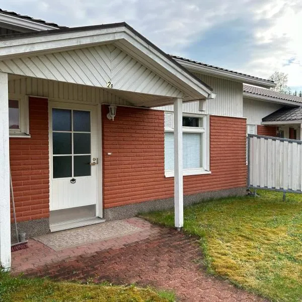 Rivitalokaksio 52m2 Sauna, Autokatospaikka, Pyykinpesukone, Ilmastointi, hotel i Seinäjoki