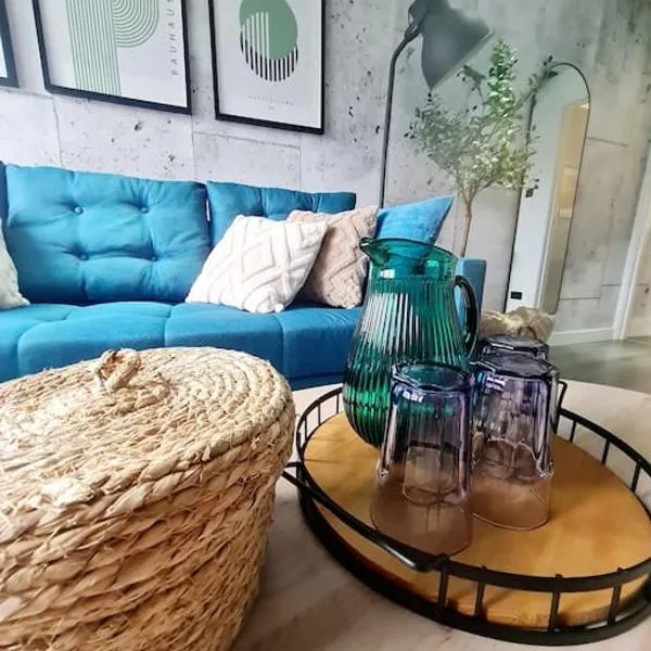 Lovely house with back garden - PRIVATE driveway, ξενοδοχείο στη Γλασκώβη