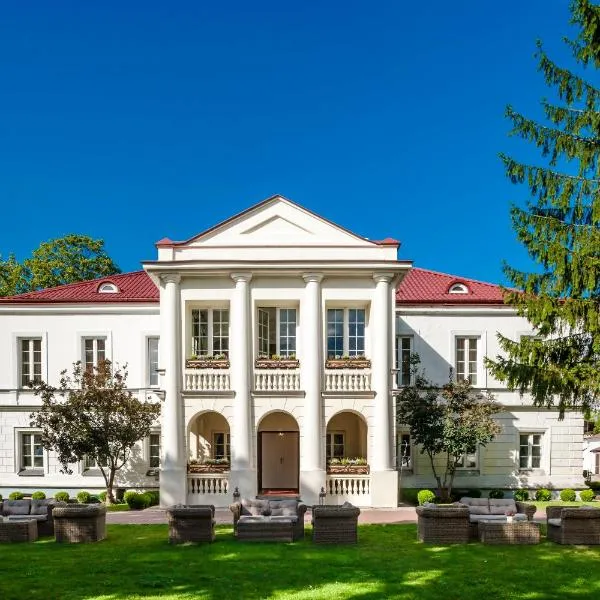 Pałac Zegrzyński, hotel a Zegrze