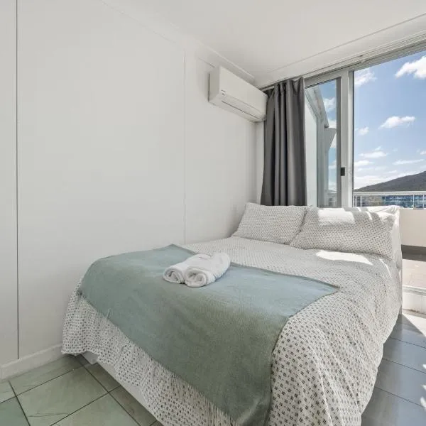 Dana-Private Room in a shared duplex Apartment -1, hotel in Canberra