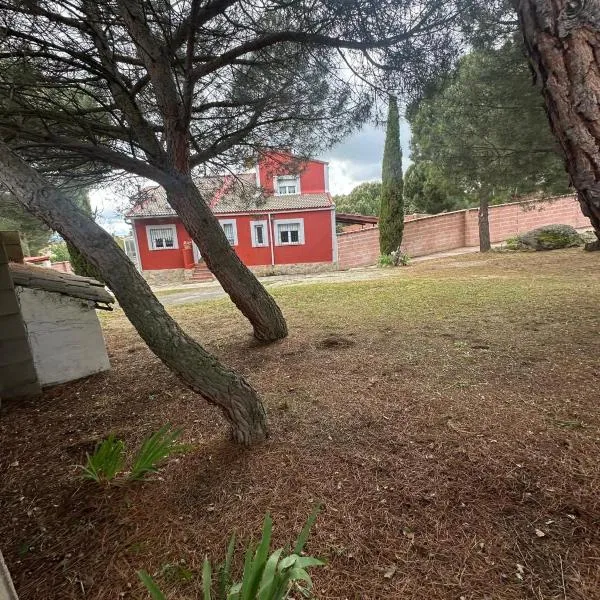 Casa Rural LA GUIJA, hotel in Martiherrero