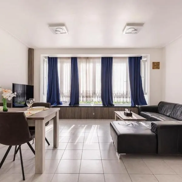 Antwerp Home Sweet Home 1 Double and 2 Single Beds, hotel di Antwerp