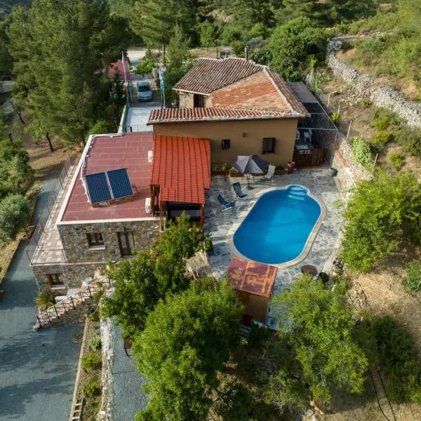 Fikardou Chalets, hotel in Phikardhou